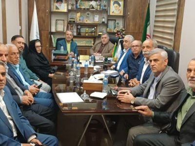 نشست مشترک رئیس، اعضای هیأت مدیره و بازرسین کانون بازنشستگان تأمین اجتماعی استان خوزستان با مدیریت و مسؤولان شرکت بیمه آتیه سازان حافظ شعبه خوزستان در دفتر کانون استان