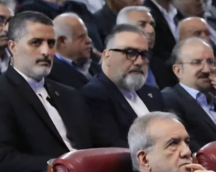 گزارش نشست نمایندگان بازنشستگان تأمین اجتماعی با رئیس‌جمهور، وزیر کار و مدیرعامل سازمان تأمین اجتماعی؛ تأکید بر تعیین‌تکلیف بدهی دولت، بازگرداندن مبلغ ۷۱۶ هزار تومان، اصلاح متناسب‌سازی، افزایش مزایای جانبی و حل فوری مشکلات بیمه تکمیلی